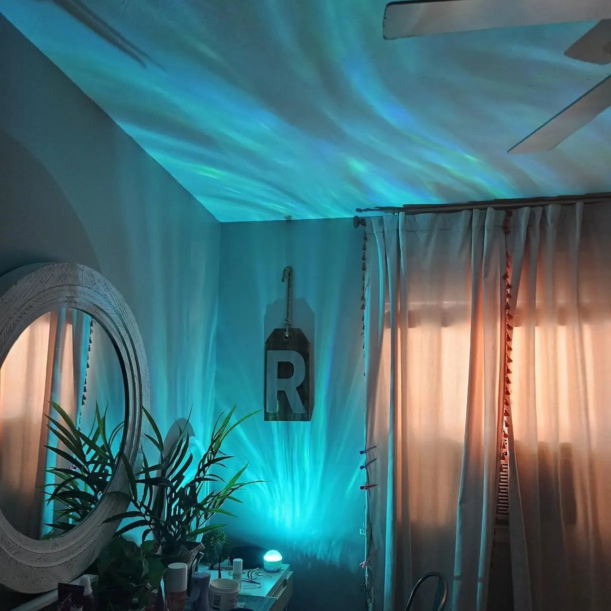 Aurora & Water Ripple 2-In-1 Projector Light – RGB Atmosphere Lamp with Remote Control, USB Powered Ambient Light for Bedroom, Party & Relaxation, Dynamic Mood Lighting Effects, Ideal for Decorations & Christmas Gifts